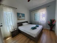 Villa - Sleeps 6 Free Parking & Heated Pool