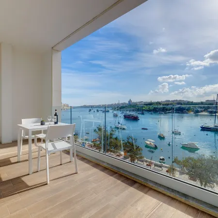 Deluxe Apartment with Valletta and Harbour Views