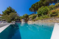 Le Madeloc Hôtel & Spa - Pools