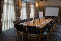 The Plough Inn Hotels in Llandybïe