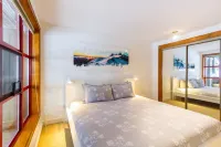 09 the Woods Hotels in Village North