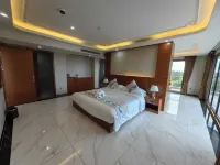 Royal International Hotel - balcony