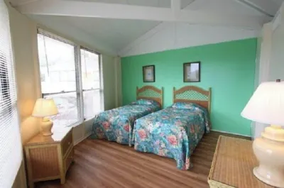 The Reef at Marathon, Florida Keys Hotels near Dolphin Research Center