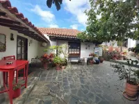 Charming 1-Bed House in la Laguna - Villas