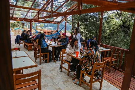 Mansão Austríaca Guesthouse Отели рядом с достопримечательностью «Casa - Chalé Condomínio Estância das Águas Claras»