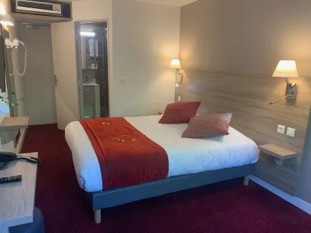 The Originals City Hôtel Nîmes Costières Отели рядом с достопримечательностью «Карре д'Ар»