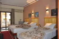 Shady Hotel Luxor
