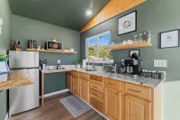 Lake Views! Private Hot Tub and Fire Pit! Lux Couple's Retreat