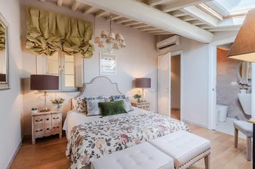 Casa Laura, Unwind Yourself on A Luxury Terrace in Lucca Town