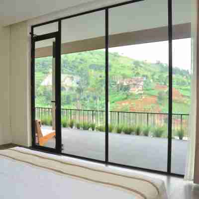 Green Hill Mountain City View Villa 8 Bedrooms with a Private Heated Swimming Pool and a Movie Room Rooms