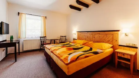 Hotel Obří Sud Javorník Отели в г. Яблонец-над-Нисоу