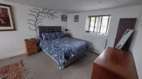 1 Bed Flat - Sleeps 4 - Garden - Parking - Wifi
