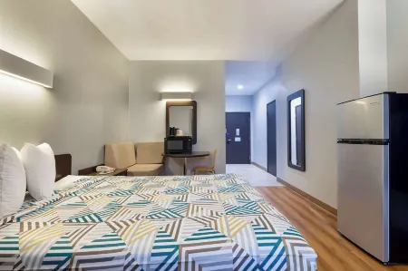 Studio 6 Suites Texas City, TX – I-45 South