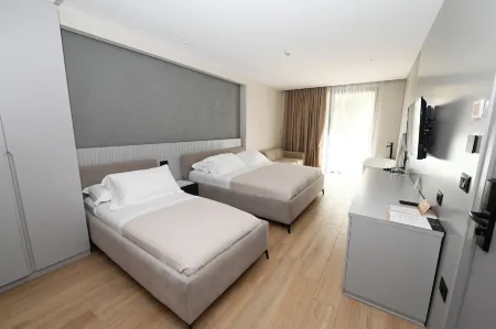 La Onda Hotel Durres Отели рядом с достопримечательностью «Beach of Durrës»