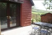 The Nook - Farm Park Stay with Hot Tub, BBQ & Fire Pit Hotels in Mawr