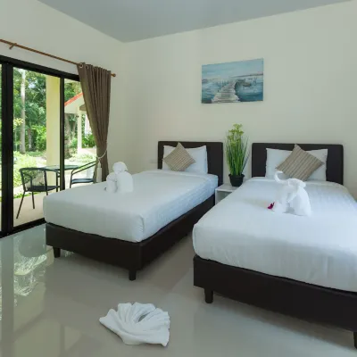 Garden Villa Khaolak Отели рядом с достопримечательностью «Пляж White Sand»