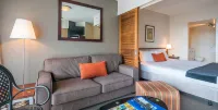 Broadbeach Savannah Resort - Balcony