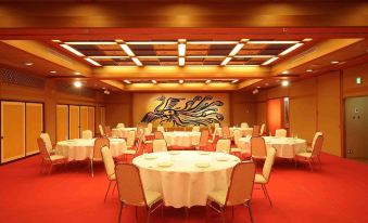 Hotel Hoho "A Hotel Overlooking the Echigo Plain and the Yahiko Mountain range"
