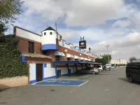 Hostal Santa Ana - Parking