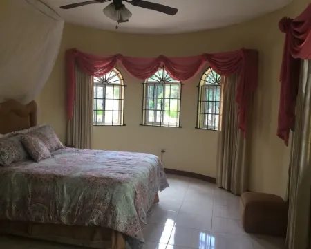 Mountain Top Villa Hotels in Mandeville