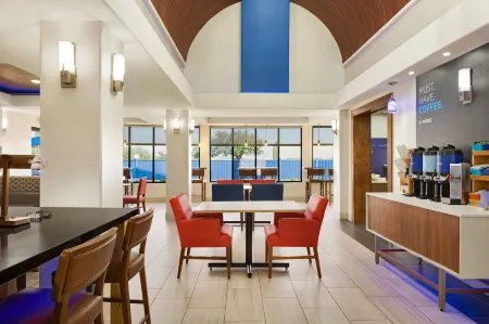 Holiday Inn Express & Suites Mission-Mcallen Area