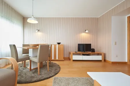 BeGuest Lisbon Premium Suites Отели рядом с достопримечательностью «Jardim da Praca do Imperio»