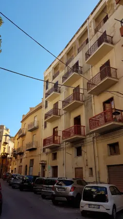 B&B Stella Maris Sciacca Centro Отели рядом с достопримечательностью «Casa Museo Del Sapone»