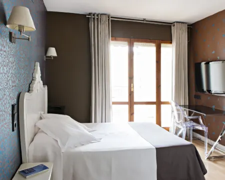 Hostal Un Punto Chic - Joaquin Costa Hoteles en Huesca