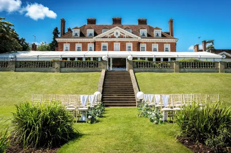 Hunton Park Hotel Отели рядом с достопримечательностью «Hertfordshire Fire Brigade Museum»