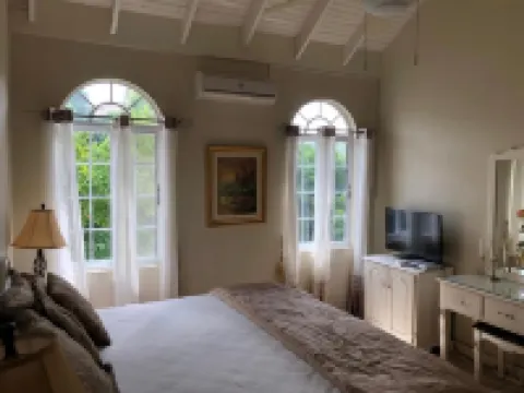 Retreat Guesthouse Luxury Suites Hotels in Coral Spring