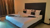 K2 Living Hotel Отели рядом с достопримечательностью «Wat Khung Yang»