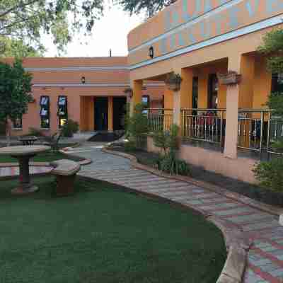 Gumare Executive Lodge Hotel Exterior