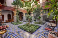 리아드 토유르 - 리아드 오브 버즈  호텔