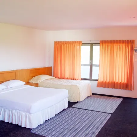Sichang Shine Khao Resort
