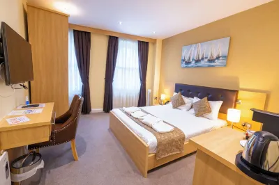 The Shoreditch Inn Hotels near Pearson Street Adventure Playground