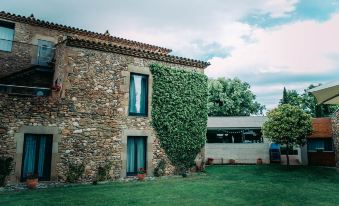 Arcs de Monells - Adults Only