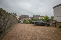 The Drovers Bed and Breakfast - parking