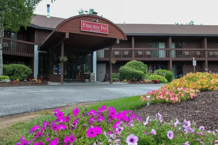 Fireside Inn & Suites Gilford Отели рядом с достопримечательностью «Gunstock Mountain Resort»