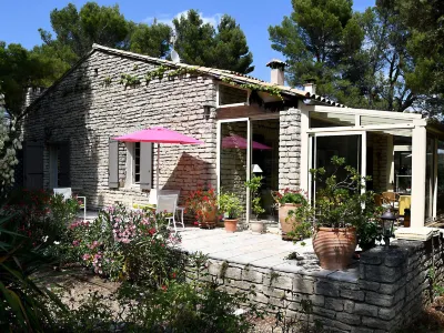 Les Chambres d'Adeline - B&B Hotels in Methamis