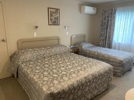 ASURE Camelot Arms Motor Lodge Отели рядом с достопримечательностью «Окленд Ботаник Гарденс»