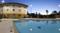 Holiday Inn Express & Suites MARSHALL by IHG - Uima-altaat