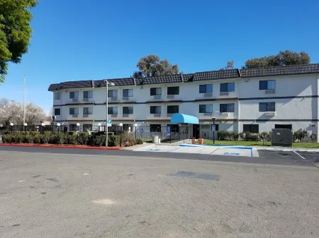 Days Inn by Wyndham Woodland