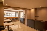 Urbana Suites
