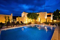 Arcus Suites - Pools