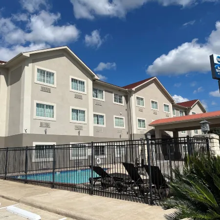 Best Western Cleveland Inn  Suites