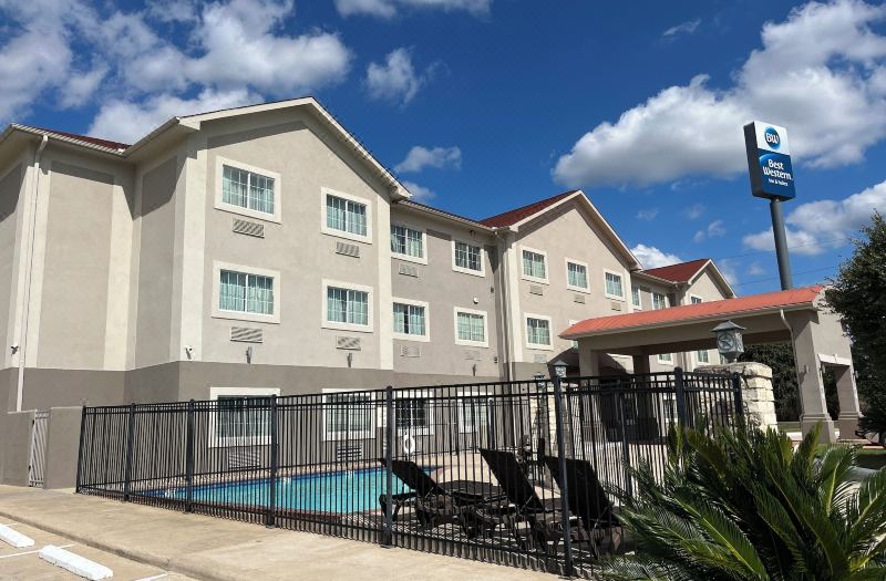 Best Western Cleveland Inn Suites photo 2