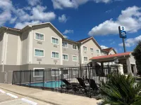 Best Western Cleveland Inn  Suites - Parkplatz
