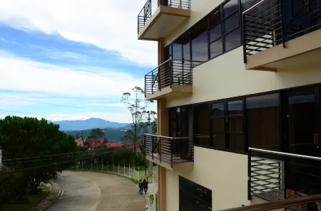 Gardenville Hotel Отели в г. Туба