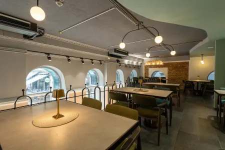 Hotel Astra Отели рядом с достопримечательностью «Старая православная церковь»