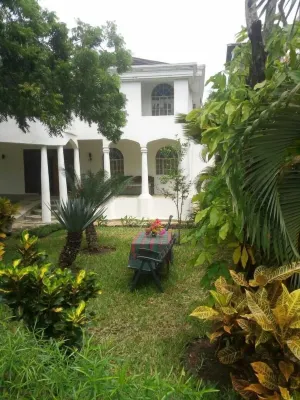 Coco-De-Ville Hotel a Galu